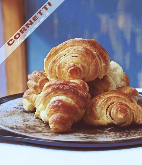 Cornetti (Italian Croissants) Italian Croissant Recipe, Cornetto Recipe, Croissant Recipes, Laminated Dough, Croissants Recipe, Honey Breakfast, Croissant Recipe, Savory Scones, Italian Pastry