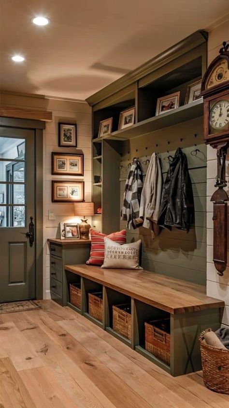 Home Entrance Ideas, Mudroom Remodel, Mud Room Entry, Mudroom Decor, Mud Room Storage, Mudroom Design, Country Style Decor, Home Entrance Decor, Hus Inspiration