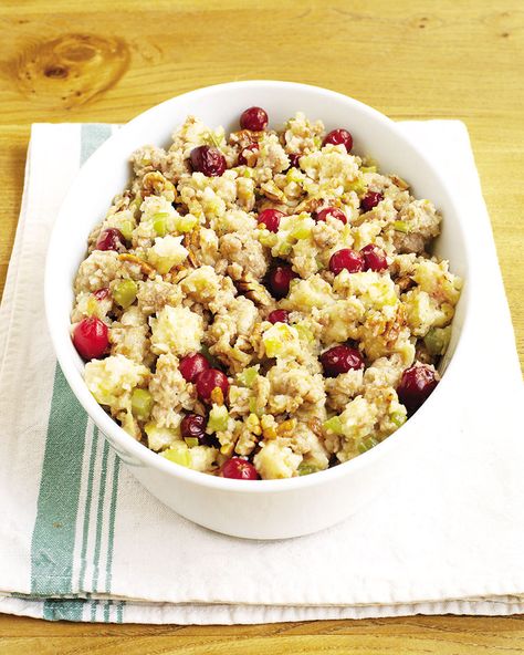 The flavours of sausage, pear and cranberry shine through in this hearty Christmas stuffing. It's the perfect side dish to serve with your holiday turkey. Cranberry Quinoa, Recipes Sides, Quinoa Dishes, Ready Set Eat, Quinoa Recipe, Zen Life, Quinoa Breakfast, Scrumptious Food, Veg Dishes