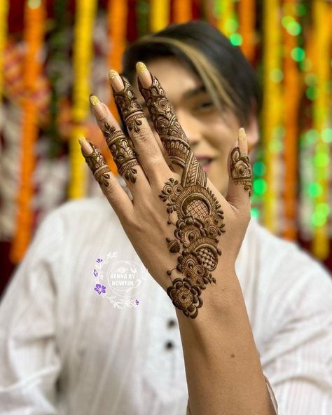 Henna Or Mehndi in Urdu Culture of centrl asia India Pakistan Turkish Africa Arab Countries Wedding Eid Speical #mehndi #henna #wedding #hennaart #hennaartist #mehndidesigns #hennatattoo #mehendi #mehndidesign #hennadesign #mehndiartist #hennadesigns #mehndiart #bride #bridalhenna #hennainspire #art #hennalove #indianwedding #bridalmehndi #bridal #mehandi #love #hennawedding #pakistaniwedding #hennainspo #mehndilove #whitehenna #mehndibride #hennainspiration #fashion #wedding #aesthetic #mehndi Pakistan Mehndi, Tatto Designs, Aesthetic Mehndi, Beautiful Simple Mehndi Design, Arab Countries, Bridal Mehandi, Henna Wedding, Henna Tattoo Designs Hand, Mehndi Designs Bridal Hands