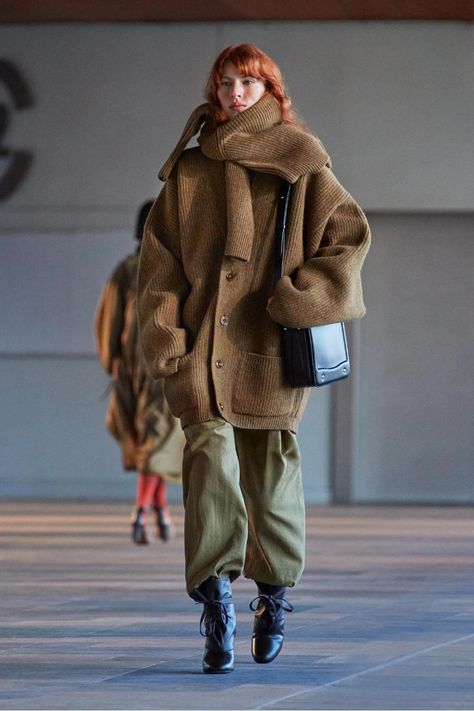 Lemaire Paris Fashion Week Fall/Winter 2023 Collection | Hypebeast Nyfw 2023, Khaki Coat, Paris Fashion Week Runway, Christophe Lemaire, Walking Down The Street, Winter Mode, Fashion Week Runway, Menswear Fashion, Menswear Collection