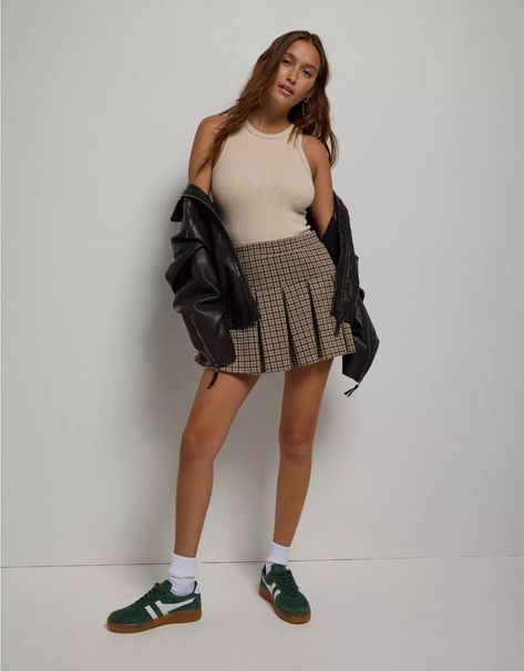 Pleated Skirt Outfit Fall, Plaid Pleated Skirt Outfit, Plaid Mini Skirt Outfit, Pleated Plaid Skirt, Skirt Outfit Fall, Skort Outfit, Knit Plaid, Plaid Skirt Outfit, Plaid Skort