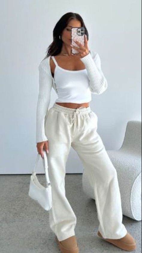 Cream Wide Leg Sweatpants Outfit, Outfits With Wide Leg Sweatpants, Straight Sweatpants Outfit, Straight Leg Joggers Outfit, Wide Leg Lounge Pants Outfit, Bodysuit And Sweatpants Outfit, Cream Sweatpants Outfit, Wide Leg Joggers Outfit, Straight Leg Sweatpants Outfit