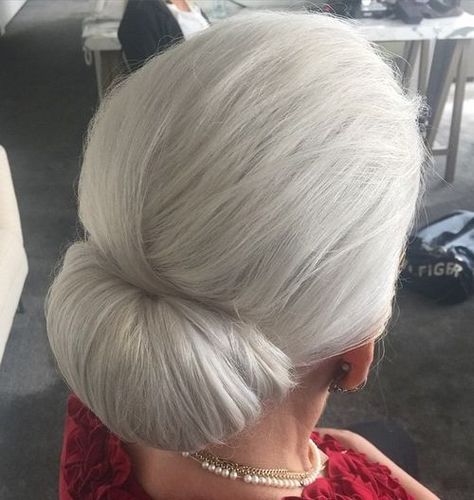 low chignon for silver hair as my hair is very long, I think I can get more volume with this style. Long Hair Older Women, Low Chignon, Hairstyles For Older Women, Beautiful Gray Hair, Long Gray Hair, Low Bun, Haircut For Older Women, Long Hair Women, Older Women Hairstyles