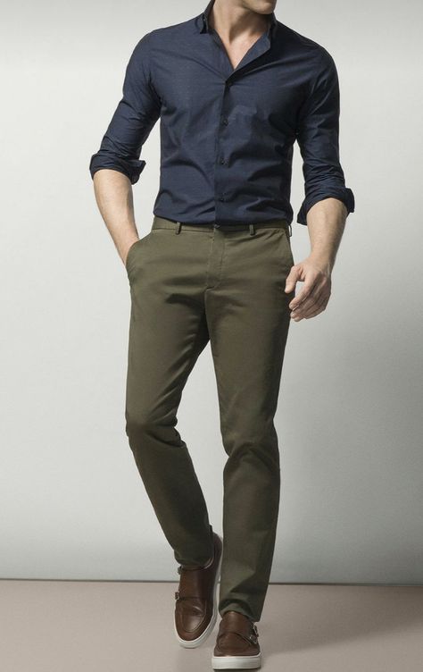 Green Chino Outfit Men, Green Chinos Men, Blue Chinos Men, Chinos Men Outfit, Green Pants Outfit, Mens Work Outfits, Western Outfits Men, Mens Business Casual Outfits, Herren Style