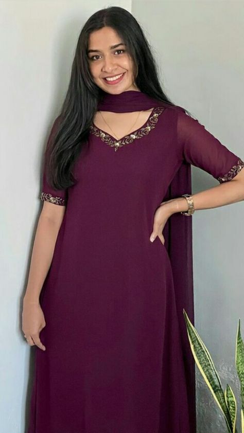 Georgette Chudidar Designs, Georgette Kurti Neck Design, Anarkali Kurti Designs Latest Party Wear, A Line Georgette Kurti Designs, Latest Salwar Suit Designs 2024, Churidhar Designs Latest, Chudithar Hand Designs, Neck Design For Anarkali Suit, Neck Line Design For Kurti