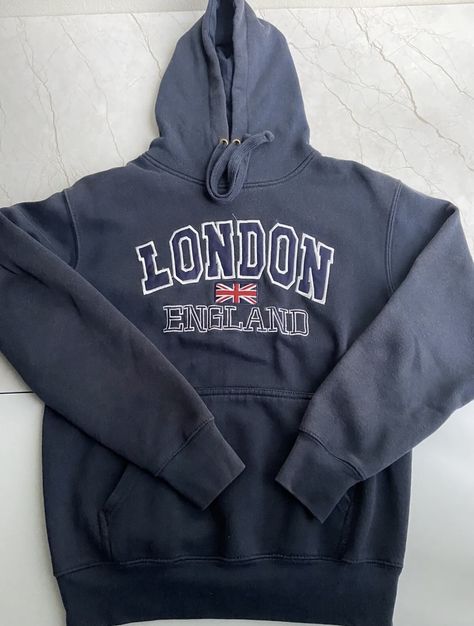 Jessie Core, Comfy Casual Summer Outfits, London Hoodie, Brown Hair Looks, Garage Clothing, 2000 Fashion, Hoodie Aesthetic, Band Hoodies, Stockholm Fashion