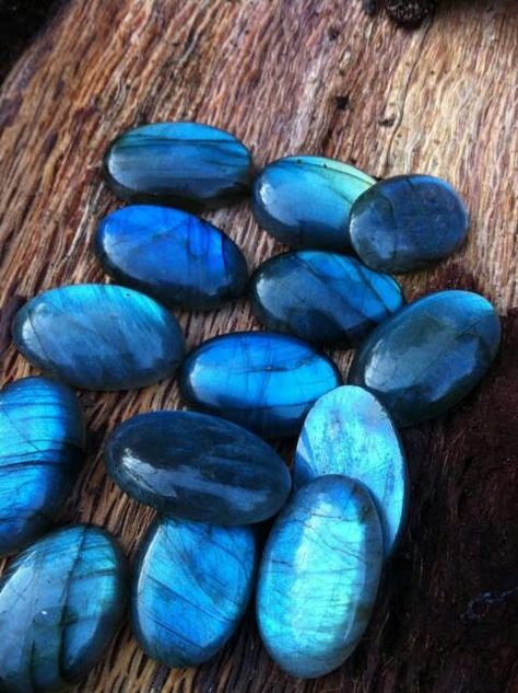 hepsylone                                                                                                                                                                                 Plus Natural Magic, Pretty Rocks, Blue Stones, Beautiful Rocks, Minerals And Gemstones, Feeling Blue, Rocks And Gems, Precious Gems, Gems And Minerals