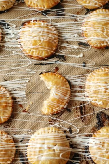 Lemon Hand Pies, Easy Hand Pies, Tea Foods, Yummy Pies, Mini Pie Recipes, Homemade Lemon Curd, Potluck Ideas, Hand Pie Recipes, Fried Pies