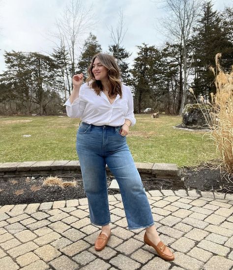 Plus Size Jean Work Outfits, Mom Jeans Mid Size, Mid Sized Jeans Outfit, Mom Jeans Outfit Summer Plus Size, Plus Size Jeans Work Outfit, Plus Size Crop Jeans Outfit, Lounge Plus Size Outfits, Mid Size Feminine Style, Mid Size Straight Leg Jeans