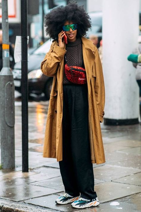 5 Pieces to Invest in for Fall 2021 Julia Sarr Jamois, How To Have Style, Elite Fashion, Walking Down The Street, High Street Fashion, Trendy Swimwear, Mode Casual, Street Fashion Photography, Street Style Winter