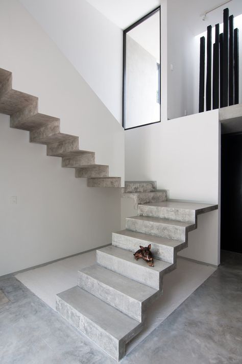 Garcias House,© Wacho Espinosa Concrete Home Interior, Casa Open Space, Concrete Staircase, Contemporary Stairs, Diy Staircase, Stairs In Living Room, Escalier Design, Beton Design, Concrete Stairs