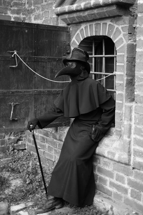 Plage Doctor Cosplay, Plague Costume, Black Plague Doctor, Plague Doctor Costume, Plague Doctors, Plague Mask, Scp 049, Halloween Jokes, Plague Doctor Mask