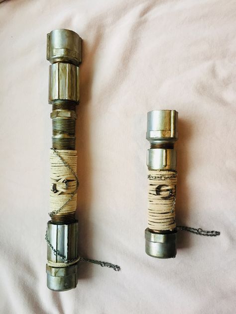 Star Wars Custom Lightsaber, Diy Lightsaber Hilt, Lightsaber Tricks, Lightsaber Diy, Build Your Own Lightsaber, Lightsaber Ideas, Lightsaber Hilts, Diy Lightsaber, Custom Lightsaber