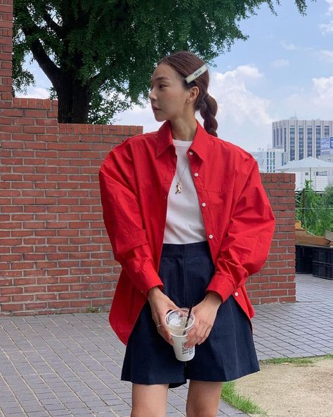 Red Casual Outfit Aesthetic, Red Polo Outfit, Red Polo Shirt Outfit Women's, Red Button Up Shirt Outfit, Red Shirt Outfit, Boyfriend Shirt Outfits, Red Shirt Outfits, Red Black Outfit, Red Top Outfit