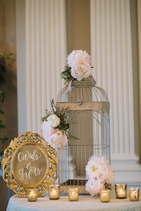 French Themed Wedding, Bird Cage Centerpiece, Wedding Table Themes, Gift Table Wedding, Vintage Bird Cage, French Wedding, Card Box Wedding, Wedding Gift Favors, Gift Table