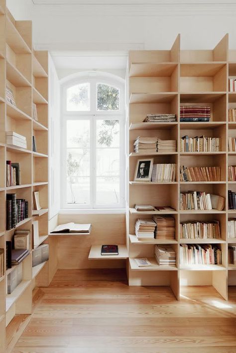 bookshelves Library At Home, Lots Of Books, Bookshelves Diy, Home Libraries, Built In Bookcase, Design Del Prodotto, Storage Diy, Home Library, Book Shelf