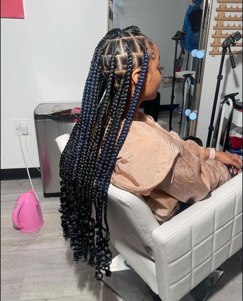 Trying new colors is bold, but in the end its cute💙😁 🌸style:medium knotless braids 🌸add ons: lower butt length, curly ends, blue color Ready to learn how to braid?🌸🧚🏼‍♀️ 🌸Arri’s SchoolHouse and Arri’s Little Braid Book is here! 🎓🎉 Ready to learn how do bussdown braids that are FULL and FLAT? Or do you just want to learn a solid parting foundation for any protective style? You’ll learn things like: - tucking color -triangle parts -brick layers -installing bohemian curls -and much more! 🌸F... Bohemian Curls, Triangle Part Braids, Baby Doll Hair, Large Knotless, Dolls Hair, How To Braid, Get Up And Go, Protective Style, Doll Hair