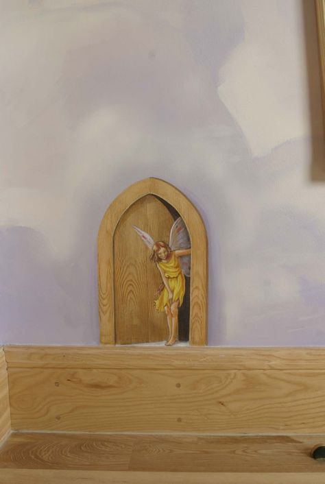 fée Tromp L'oeil Murals, Hidden Paintings In House, Small Wall Mural, Trompe L'oeil Painting, Fairytale Room Decor, Fairy Wall Mural, Mural Painting Ideas, Tromp Loeil, Door Painting Ideas Bedroom