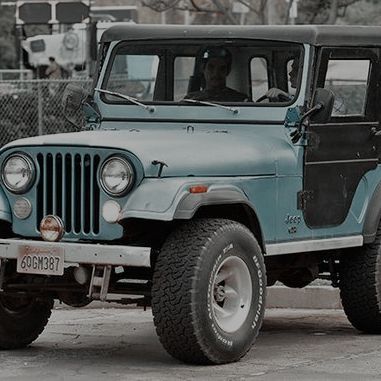 Stiles Jeep, Blue Jeep, Dylan Obrian, Teen Tv, Cody Christian, Wolf Wallpaper, Scott Mccall, Derek Hale, Stiles Stilinski