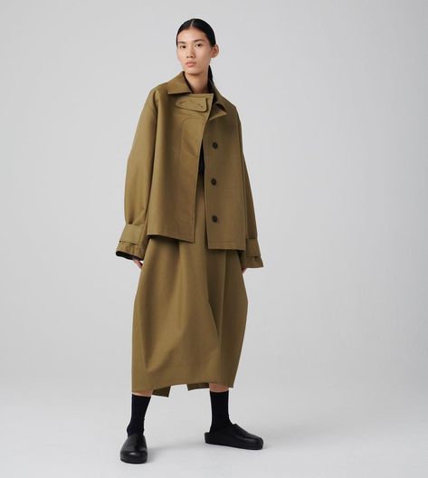 Studio Nicholson on Instagram: “The Abel Short Trench & The Reyna skirt | Both in a polished shower-proofed Italian Drill | #studionicholson #modularwardrobe” Modular Wardrobes, 30s Fashion, Studio Nicholson, Knit Outerwear, Functional Fashion, Winter Skirt, Suits And Jackets, Fashion Victim, 가을 패션