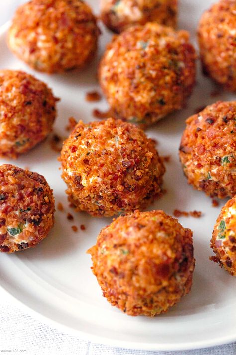 Bacon Jalapeño Popper Cheese Balls - #cheeseball #appetizer #eatwell101 #recipe - These super festive bacon jalapeño popper cheese balls make for a real crowd-pleasing appetizer! - #recipe by #eatwell101® Jalapeño Balls, Jalapenos Recipes, Feta Bites, Bacon Jalapeno Poppers, Sausage Balls Recipe, Cream Cheese Ball, Bacon Appetizers, Stuffed Jalapenos With Bacon, Crowd Pleasing Appetizers