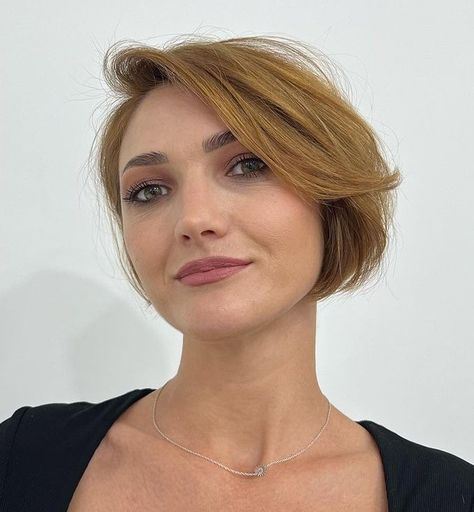 Asymmetric Pixie Bob for Square Face Bob Haircut Square Face, Jawline Bob Haircut, Bob For Square Face, Short Haircuts For Square Faces, Short Hairstyles For Square Faces, Short Graduated Bob, Haircuts For Square Faces, Hairstyles For Square Faces, Inverted Bob Short