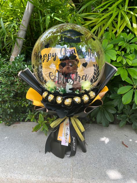 Graduation Bouquet Balloons, Graduation Gift Ideas Bouquet, Graduation Arrangements, Graduation Balloon Bouquets, Grad Balloon Bouquet, Balloon Decorations Graduation, Diy Father's Day Gift Baskets, Graduation Flower Bouquet, Balloons Galore