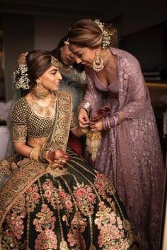 Fun Pictures You Must Get Clicked With Your BFFs/Sisters Indian Wedding Mother Of The Bride, Bride With Mother, Lilac Lehenga, Indian Bridal Wear, Ghagra Choli, Bridal Makeup Looks, Indian Bridal Outfits, Bridal Lehenga Choli, Indian Bridal Makeup