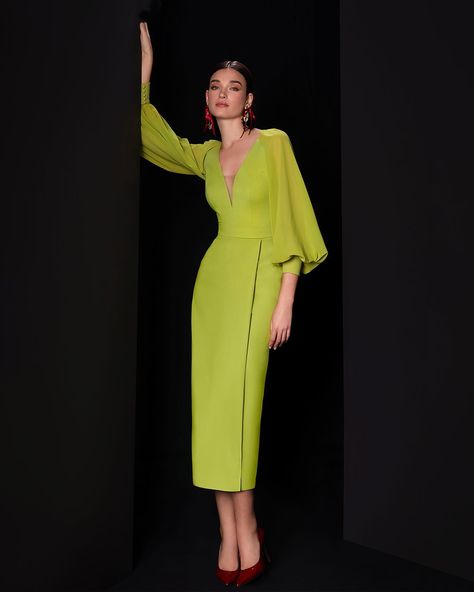 Marchesa Couture, Lime Green Dress, Fitting Skirt, Green Cocktail Dress, Fashion Journals, Georgette Dress, Crepe Dress, Puffed Sleeves, Girly Fashion