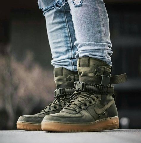 Nike SF-AF1 Nike Boots Mens Outfit, Green Dress Shoes, Nike Sf Af1, Custom Sneakers Diy, Nike Sf, Blue Sneakers, Custom Sneakers, Sneakers Men Fashion, Custom Shoes