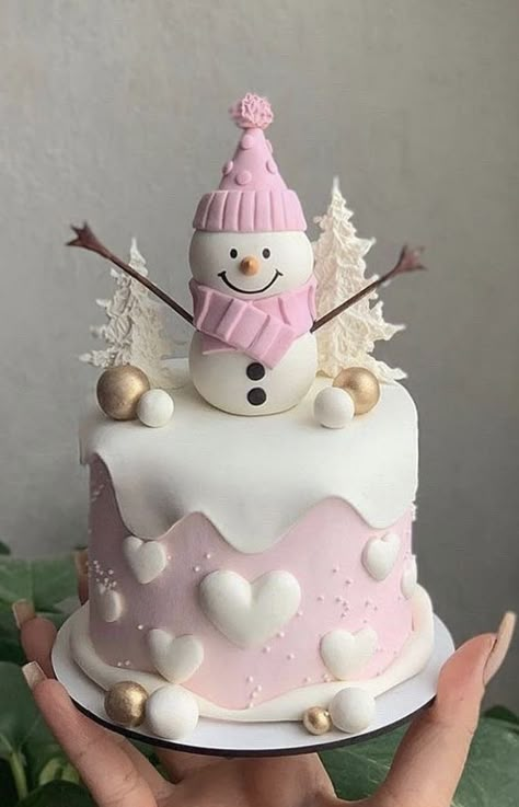 December Birthday Cake For Women, Frosty The Snowman Cake, Winter Themed Birthday Cake, December Birthday Cake Ideas, Christmas Cake Designs Awesome, Winter Birthday Cake Ideas, Christmas Cake Fondant, Fondant Snowman, Cute Christmas Cakes