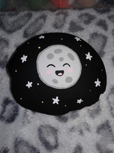 Rock Painting Moon And Stars, Sun And Moon Rock Painting, Moon Rock Painting Ideas, Black Painted Rocks Ideas, Kawaii Painted Rocks, Witchy Rock Painting, Black Rock Painting Ideas, Sun Rock Painting, Black Painted Rocks