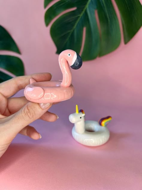 Flamingo Float, Clay Magnets, Mini Pool, Diy Air Dry Clay, Creation Art, Air Dry Clay Projects, Clay Diy Projects, Clay Crafts Air Dry, Clay Figurine