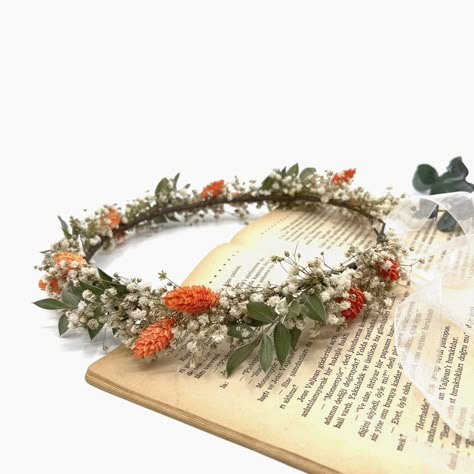 → Dried Orange Flower Wreath, Green and Orange Flower Crown, Wedding Rustic Flower Crown, Bridesmaid Wreath, Burnt orange Wildflower Crown →To make your wedding day unique and beautiful, this stunning tiara is designed with real dried flowers in soft colors. Handmade dried flower crowns are a great alternative to create a bohemian atmosphere at your wedding. This wonderful crown is more beautiful than the photo. You can choose to purchase products individually. The flower crown features a flexib Hobbit Flower Crown, Wedding Orange Flowers, Green And Orange Wedding, Bridesmaid Wreath, Orange Flower Crown, Hobbit Wedding, Wildflower Crown, Fall Flower Crown, Flower Wreath Hair