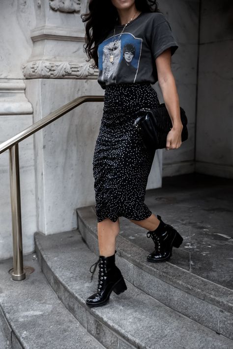 Chic Rockstar Outfit, Edgy Style Black Women, Women’s Grunge Outfits, Edgy Outfit Ideas For Women, Edgy Outfits For 30 Year Olds, Edgy T Shirt Outfit, Smart Edgy Outfit, Summer Office Outfits Edgy, Fashion Rocker Chic