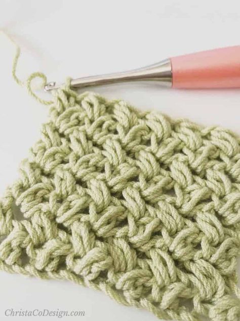 Lime green swatch of crochet mini bean stitch on peach crochet hook. Mini Bean Stitch Crochet, Bean Stitch Crochet, Chunky Scarf Crochet Pattern, Mini Bean Stitch, Stitch Step By Step, Chunky Crochet Scarf, Simple Scarf Crochet Pattern, Simple Sewing Tutorial, Puff Stitch Crochet