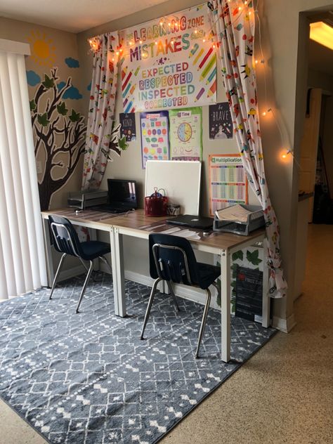 Home School Small Space, Home School Decor Ideas, Homeschool Set Up Small Space, Homeschool Small Space Ideas, Home School Setup, Small Homeschool Space Ideas, Homeschool Setup Small Spaces, Tutoring Space, Home School Area