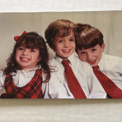 Awww 💚💚 Charlie Puth and siblings 💚💚 Sibling Day, Siblings Goals, Dream Family, King Of Music, Childhood Photos, Charlie Puth, Childhood Friends, Charming Charlie, Blonde Girl