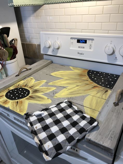 Sunflower Themed Kitchen, Sunflower Room, Sunflower Home Decor, Cow Kitchen, Sunflower Kitchen Decor, Noodle Board, Sunflower Kitchen, Kitchen Cabinets Decor, Kitchen Decor Themes