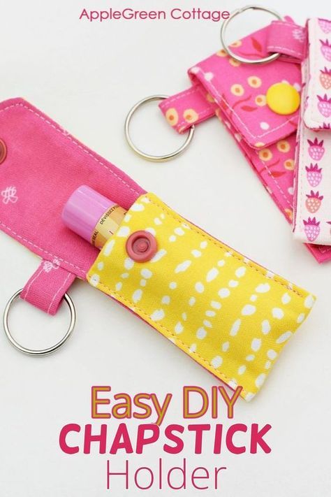 See how to sew a chapstick keychain holder with this free chapstick holder pattern - and put a stop to ever again losing your lip balm again! This diy lip balm holder is an easy project for beginners. Get your free chapstick keychain holder pattern now! Keychain Wallet Pattern Free, How To Sew A Chapstick Holder, Lip Balm Case Diy Chapstick Holder, Chapstick Holder Sewing Pattern, Sewing Keychain Ideas, Small Things To Sew And Sell, Sewing Keychains, Chapstick Holder Pattern Free, Beginner Sewing Projects Easy Free Pattern