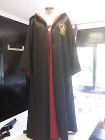 El baúl de la reina: COMO HACER LA CAPA DE HARRY POTTER Harry Potter Disfraz, Disfraz Harry Potter, Harry Pptter, Harry Potter Cape, Harry Potter Cloak, Harry Potter Robes, Harry Potter Crochet, Harry Porter, Harry Potter Magic