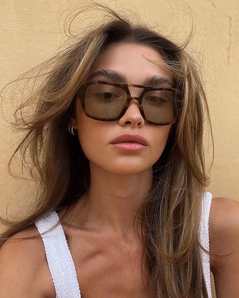 VEHLA on Instagram: "The Dixie in Sage tho…. 🤤" Retro Aviator Sunglasses, Chic Glasses, Brown Glasses, Pretty Photos, Sunglasses Vintage, Glasses Accessories, Aviator Sunglasses, Square Sunglasses Women, Brown Hair