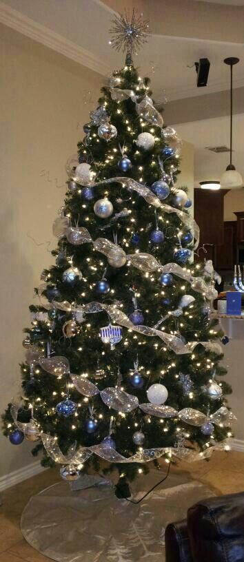 Christmas And Chanukah Together, Hannukah Christmas Tree, Hannukah Tree Ideas, Hanukkah Tree Ideas, Christmas And Hannukah Together, Christmas Hannukah Decorations, Winter Wonderland Christmas Tree Blue, Jewish Christmas Tree, Hanukkah Tree Decorations