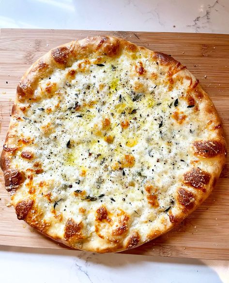 Four Cheese Pizza and Nomadland » Djalali Cooks Quattro Formaggi Pizza Aesthetic Wallpaper, Wallpaper Pizza, Blue Cheese Pizza, Four Cheese Pizza, Pizza Casserole Recipe, Cheese Pizza Recipe, Parmesan Pizza, Pizza Tattoo, Pizza Roll Up