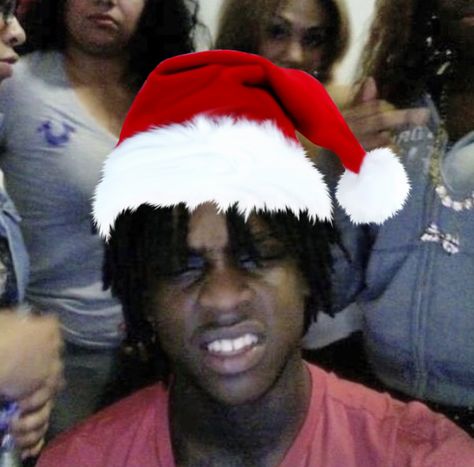 Chief Keef Christmas, Christmas Rappers, Rapper Christmas Pfp, 2pac Christmas, Rappers With Christmas Hats, Sosa Chief Keef Old, Christmas Pfp, X Picture, Pretty Selfies