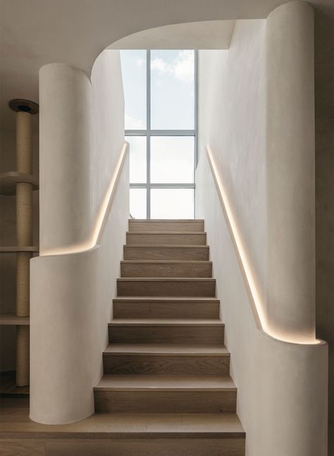 Stairs Architecture Interior, Modern Mediterranean Stairs, Staircase Simple Design, Mediterranean Stairs Design, Art Gallery Stairs, Minimalist Staircase Design, Limewash Stairs, Cool Staircase Ideas, Staircase Hand Rail