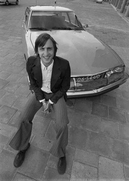 Dutch football maestro Johan Cruijff was one of many famous Citroen SM owners. Old Football Players, Citroën Sm, Sporting Legends, Neymar Jr Wallpapers, Johan Cruyff, Football Photography, Football Images, Football Is Life, Sport Icon