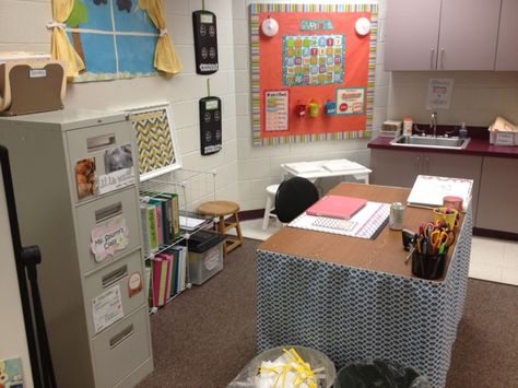 Windowless Classroom, Classroom Tour, Class Decor, Always Sunny, Better Late Than Never, Class Decoration, Blog Design, Classroom Organization, First Grade