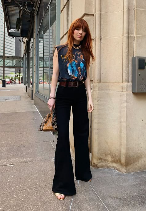 Glam Rock Outfits, Jane Aldridge, 70s Inspired Outfits, Mango Pants, Flare Jeans Outfit, Rock Style Outfits, Rocker Outfit, Wide Leg Jeans Outfit, Rocker Look